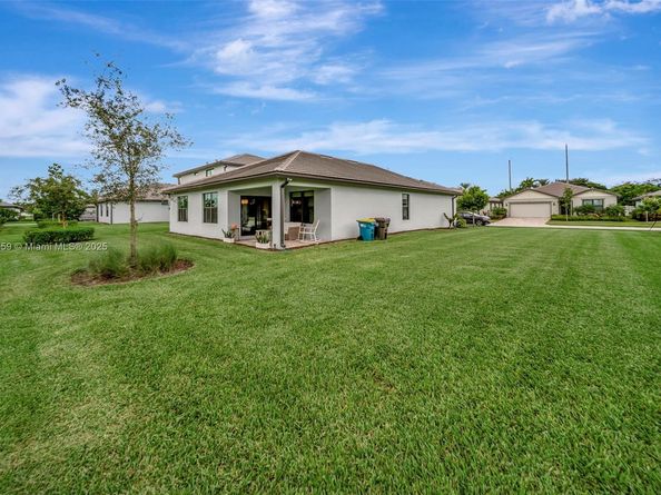 2941 Shortleaf Ave, Lauderdale Lakes FL 33311