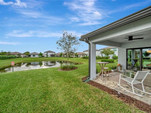 2941 Shortleaf Ave, Lauderdale Lakes FL 33311