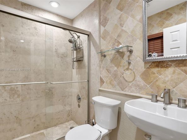 1128 W Cypress Dr V15, Pompano Beach FL 33069