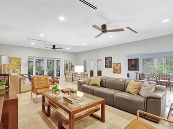 1128 W Cypress Dr