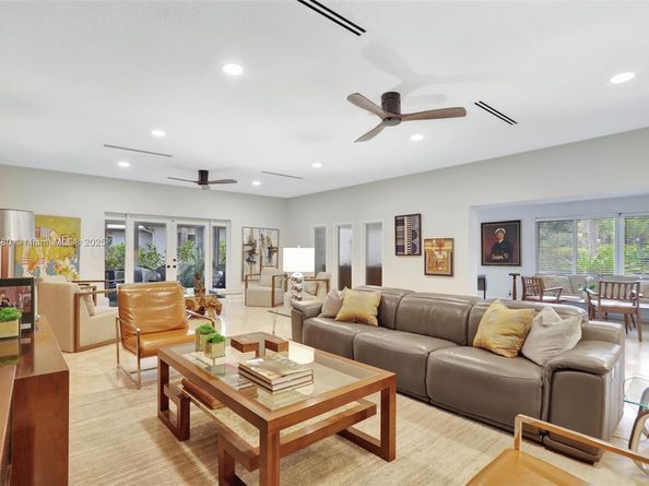 1128 W Cypress Dr V15, Pompano Beach FL 33069