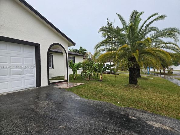 25921 SW 130th Ave, Homestead FL 33032