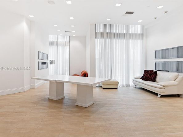 350 S Miami Ave 1805, Miami FL 33130