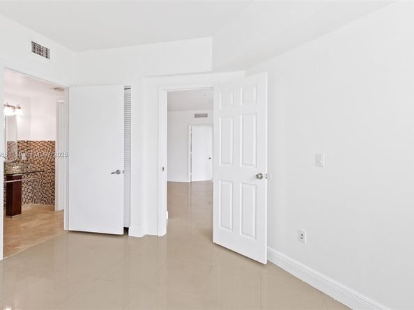 350 S Miami Ave 1805, Miami FL 33130