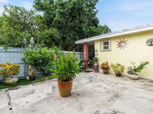 720 NW 19th Ct, Miami FL 33125