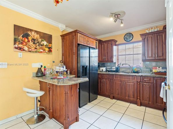 720 NW 19th Ct, Miami FL 33125