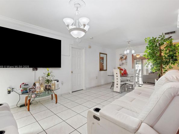 720 NW 19th Ct, Miami FL 33125