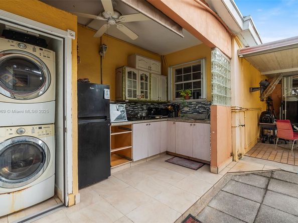 720 NW 19th Ct, Miami FL 33125