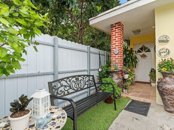 720 NW 19th Ct, Miami FL 33125