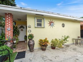 720 NW 19th Ct, Miami FL 33125