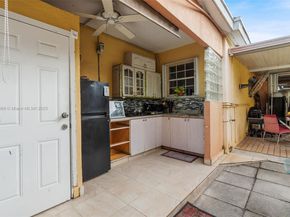 720 NW 19th Ct, Miami FL 33125