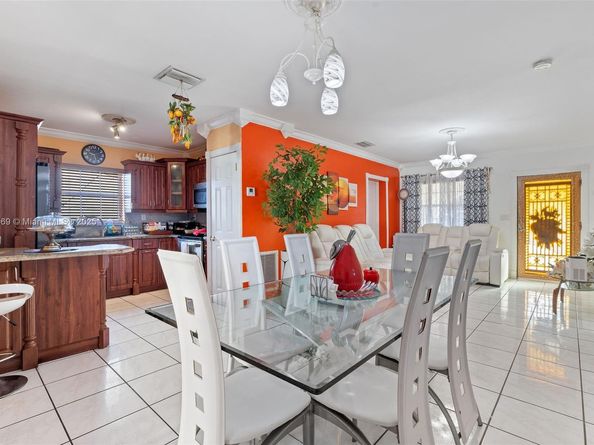 720 NW 19th Ct, Miami FL 33125