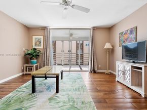 324 SE 10th St 203, Dania Beach FL 33004