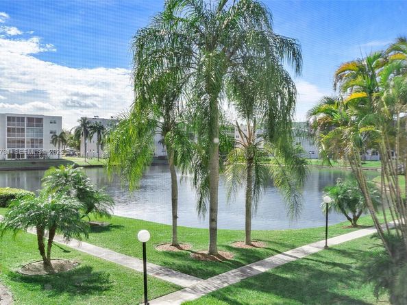 324 SE 10th St 203, Dania Beach FL 33004