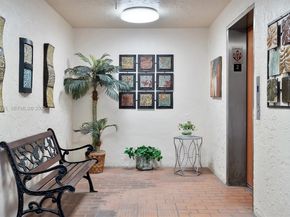 324 SE 10th St 203, Dania Beach FL 33004