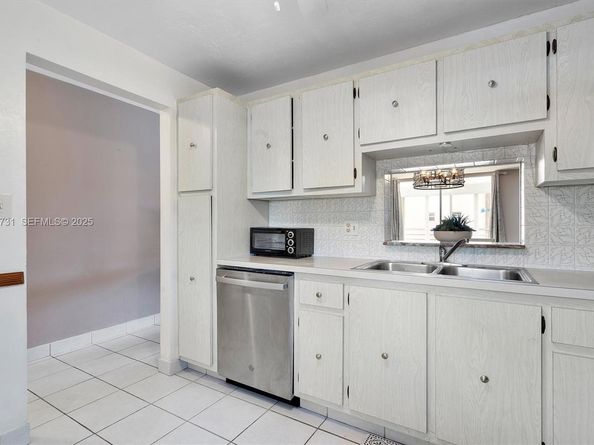 324 SE 10th St 203, Dania Beach FL 33004