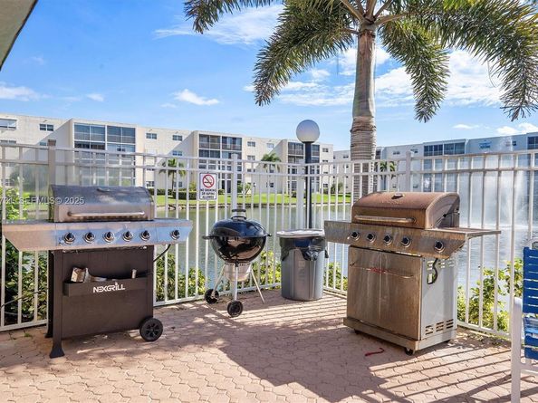 324 SE 10th St 203, Dania Beach FL 33004