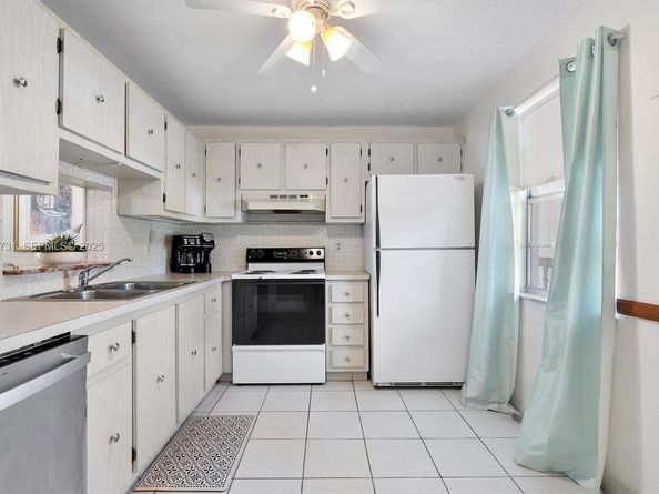 324 SE 10th St 203, Dania Beach FL 33004