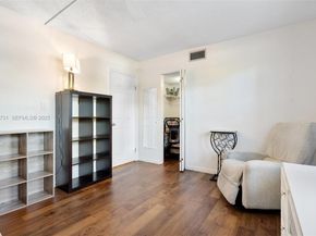 324 SE 10th St 203, Dania Beach FL 33004