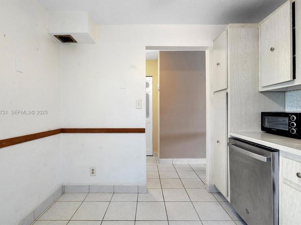 324 SE 10th St 203, Dania Beach FL 33004