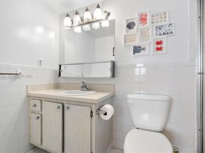 324 SE 10th St 203, Dania Beach FL 33004