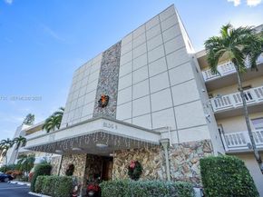 324 SE 10th St 203, Dania Beach FL 33004