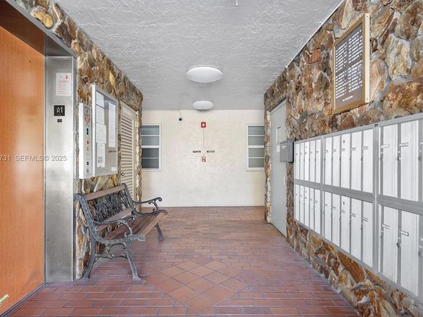 324 SE 10th St 203, Dania Beach FL 33004