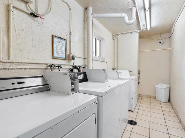 324 SE 10th St 203, Dania Beach FL 33004