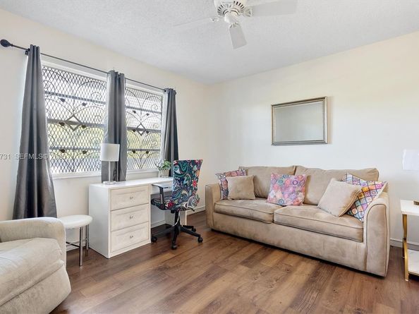 324 SE 10th St 203, Dania Beach FL 33004