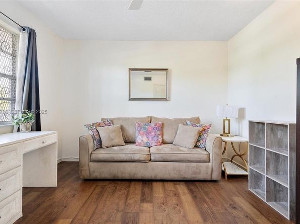 324 SE 10th St 203, Dania Beach FL 33004