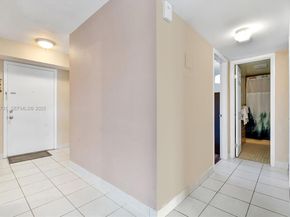 324 SE 10th St 203, Dania Beach FL 33004