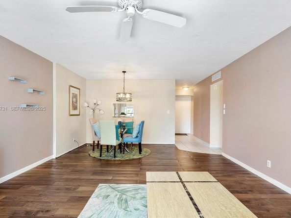 324 SE 10th St 203, Dania Beach FL 33004