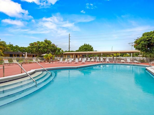 3071 NW 47th Ter 322, Lauderdale Lakes FL 33313