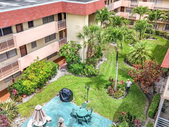 3071 NW 47th Ter 322, Lauderdale Lakes FL 33313