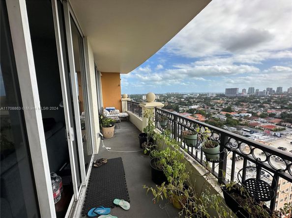 3232 SW 22nd Ter 1903, Miami FL 33145