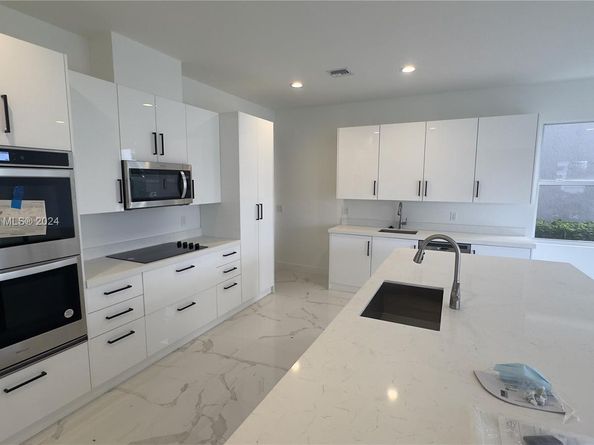 3523 Forest View Cir, Dania Beach FL 33312