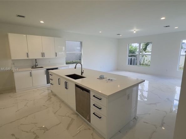 3523 Forest View Cir, Dania Beach FL 33312