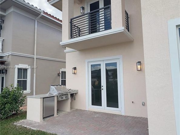 3523 Forest View Cir, Dania Beach FL 33312
