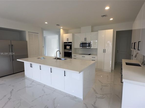 3523 Forest View Cir, Dania Beach FL 33312