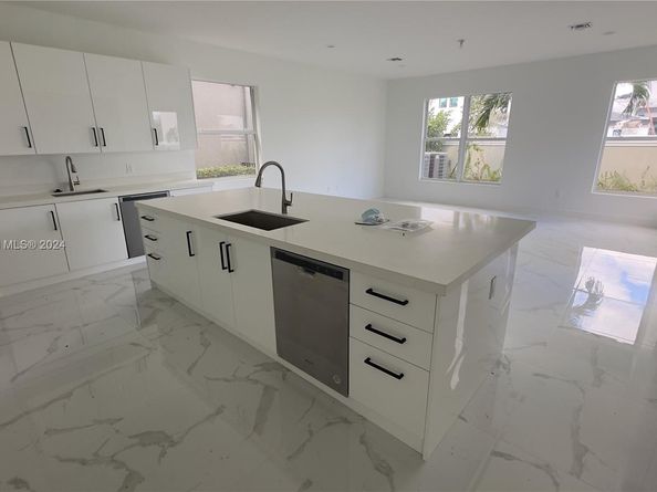 3523 Forest View Cir, Dania Beach FL 33312