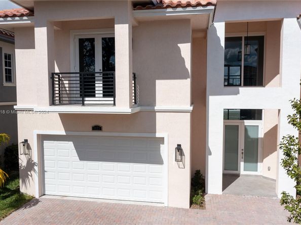3523 Forest View Cir, Dania Beach FL 33312