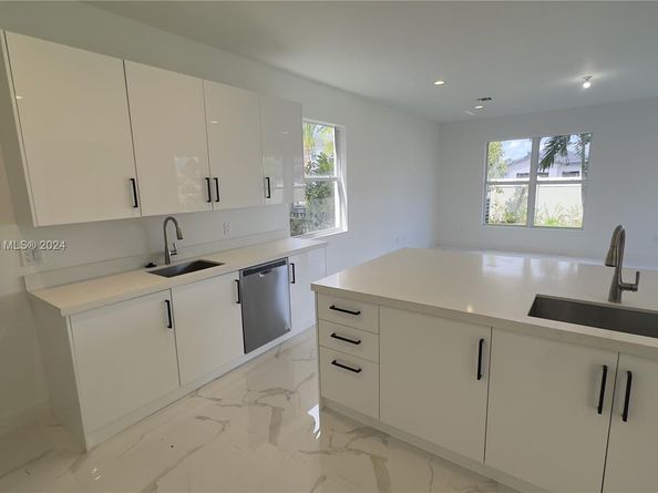 3523 Forest View Cir, Dania Beach FL 33312