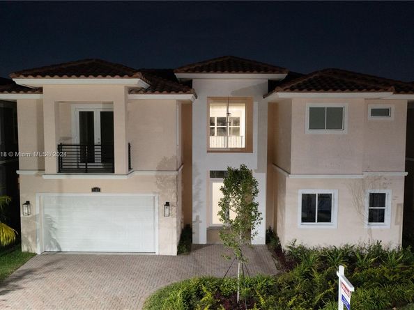 3523 Forest View Cir, Dania Beach FL 33312