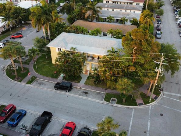 1797 Marseille Dr, Miami Beach FL 33141