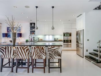 2000 S Bayshore Dr.