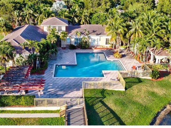 2516 Centergate Dr 308, Miramar FL 33025