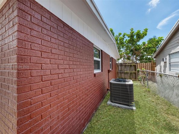 3818 Everglades Rd, Palm Beach Gardens FL 33410