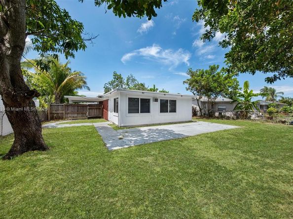 3818 Everglades Rd, Palm Beach Gardens FL 33410