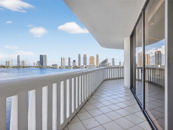 3000 Island Blvd 906, Aventura FL 33160