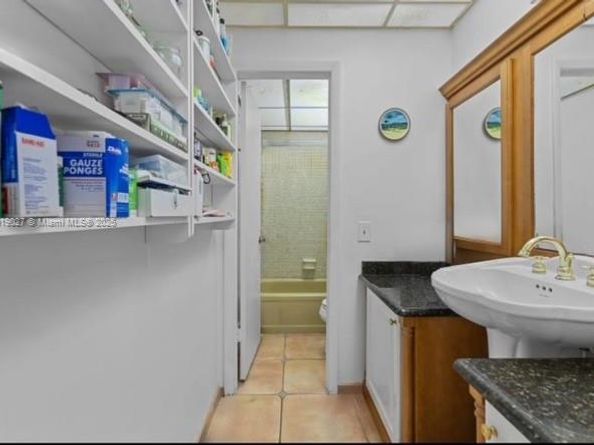 4850 SW 63rd Ter 232, Davie FL 33314